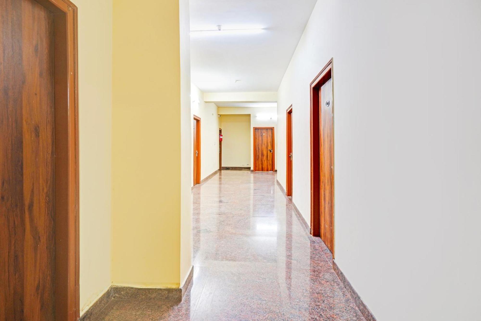 Super Hotel O Srigandhakavalu Formerly Chamundeshwari Lodging Jalahalli Екстер'єр фото