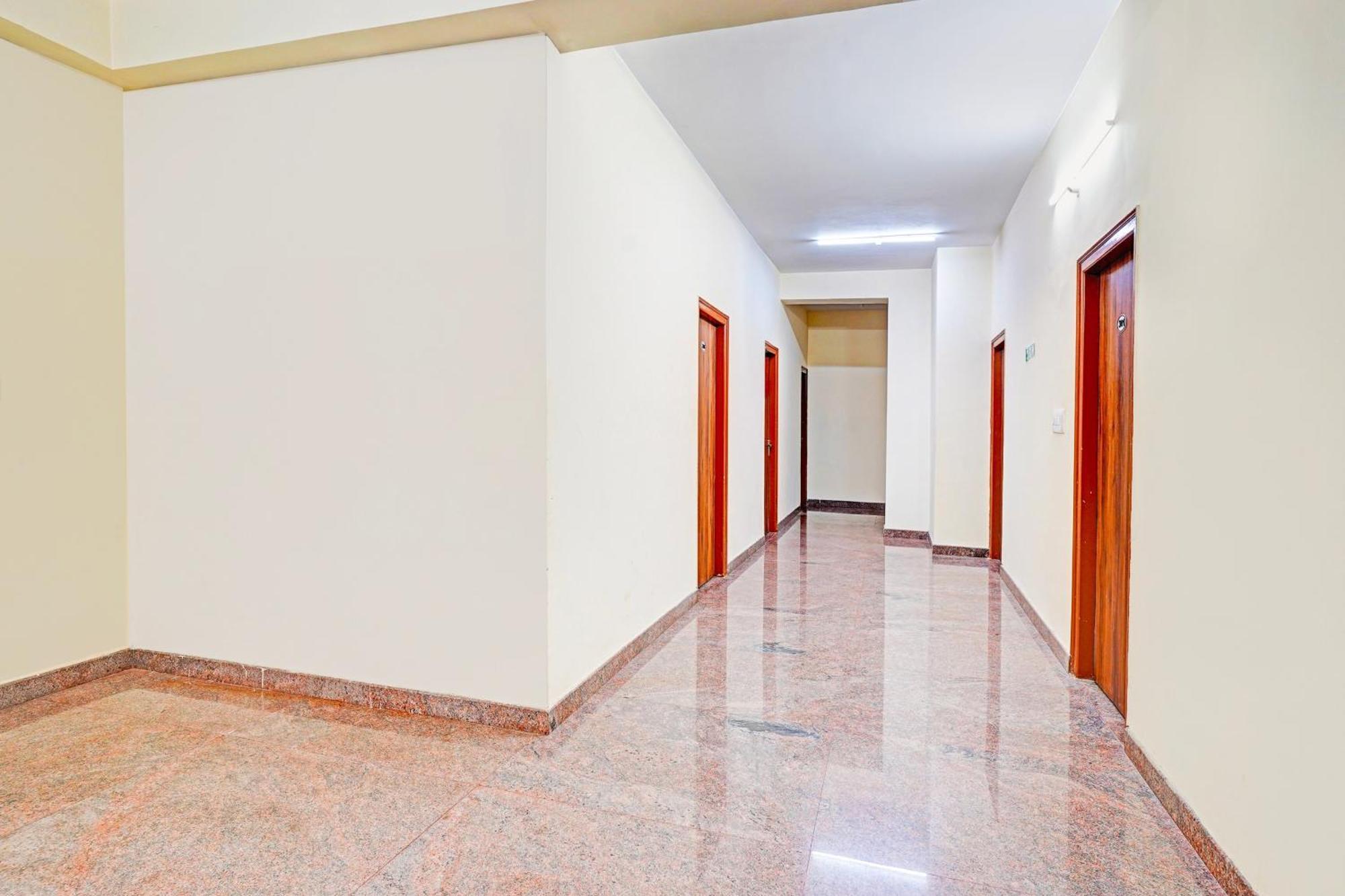 Super Hotel O Srigandhakavalu Formerly Chamundeshwari Lodging Jalahalli Екстер'єр фото