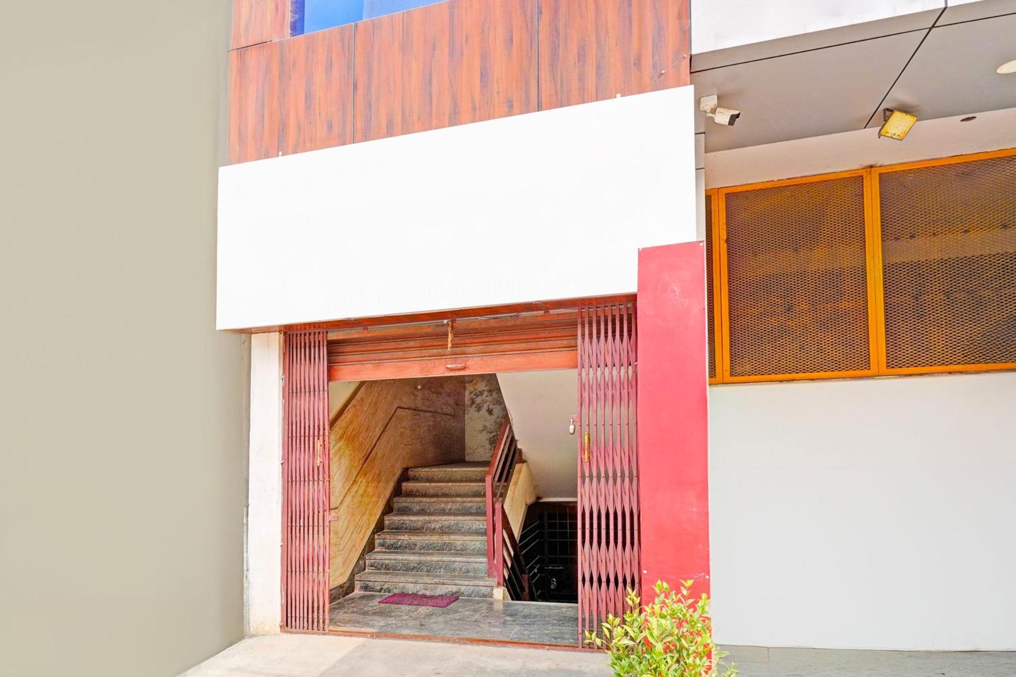 Super Hotel O Srigandhakavalu Formerly Chamundeshwari Lodging Jalahalli Екстер'єр фото